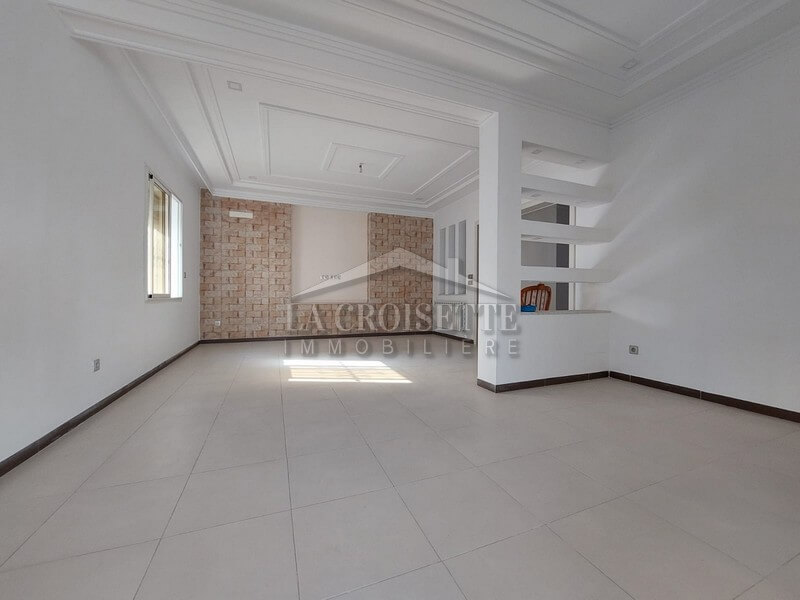 Etage de villa S+4 à Ain Zaghouan Sud